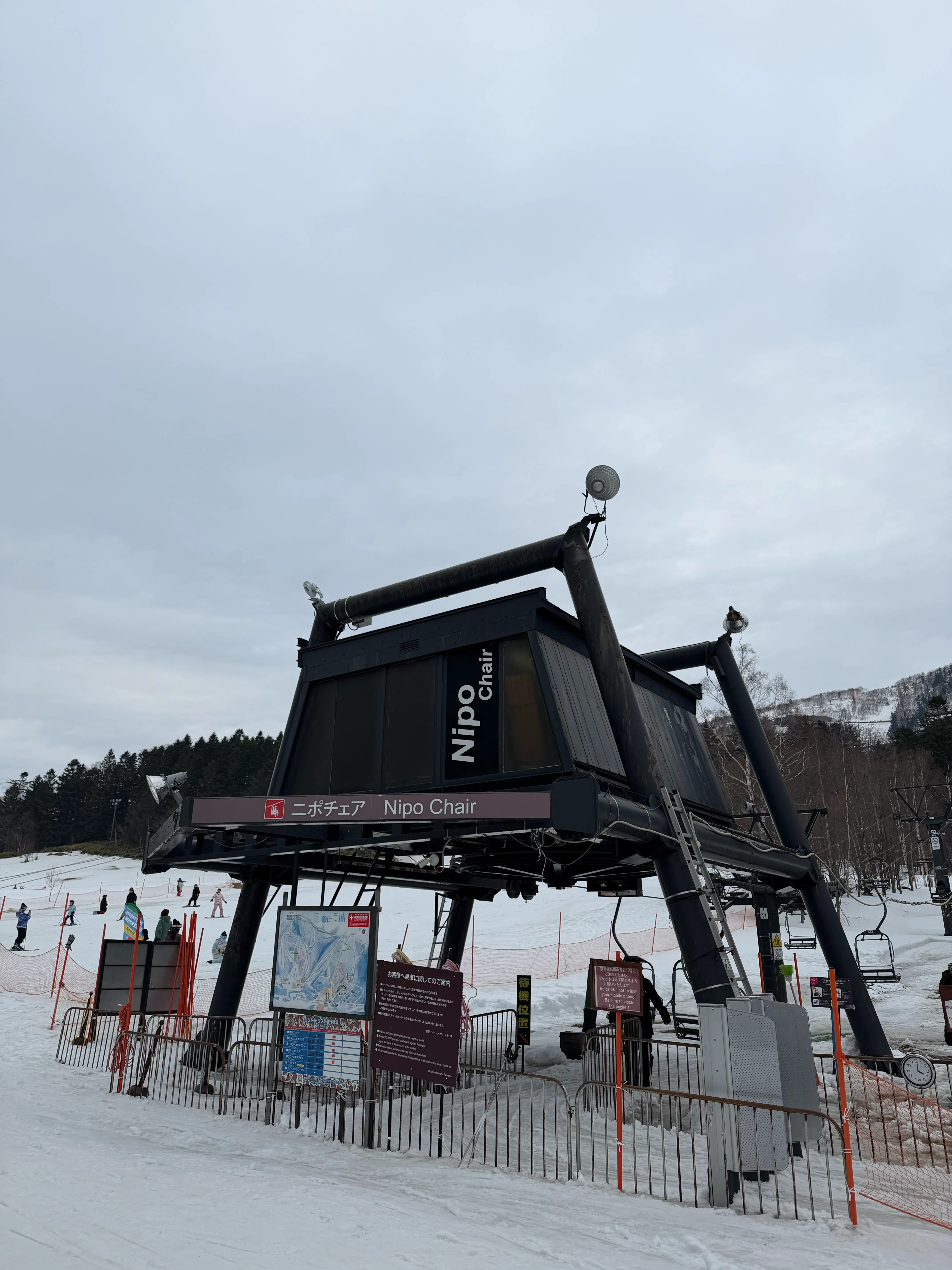 Nipo Chairリフト乗り場。待ち列なし