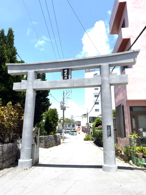 漲水御嶽の境内の様子