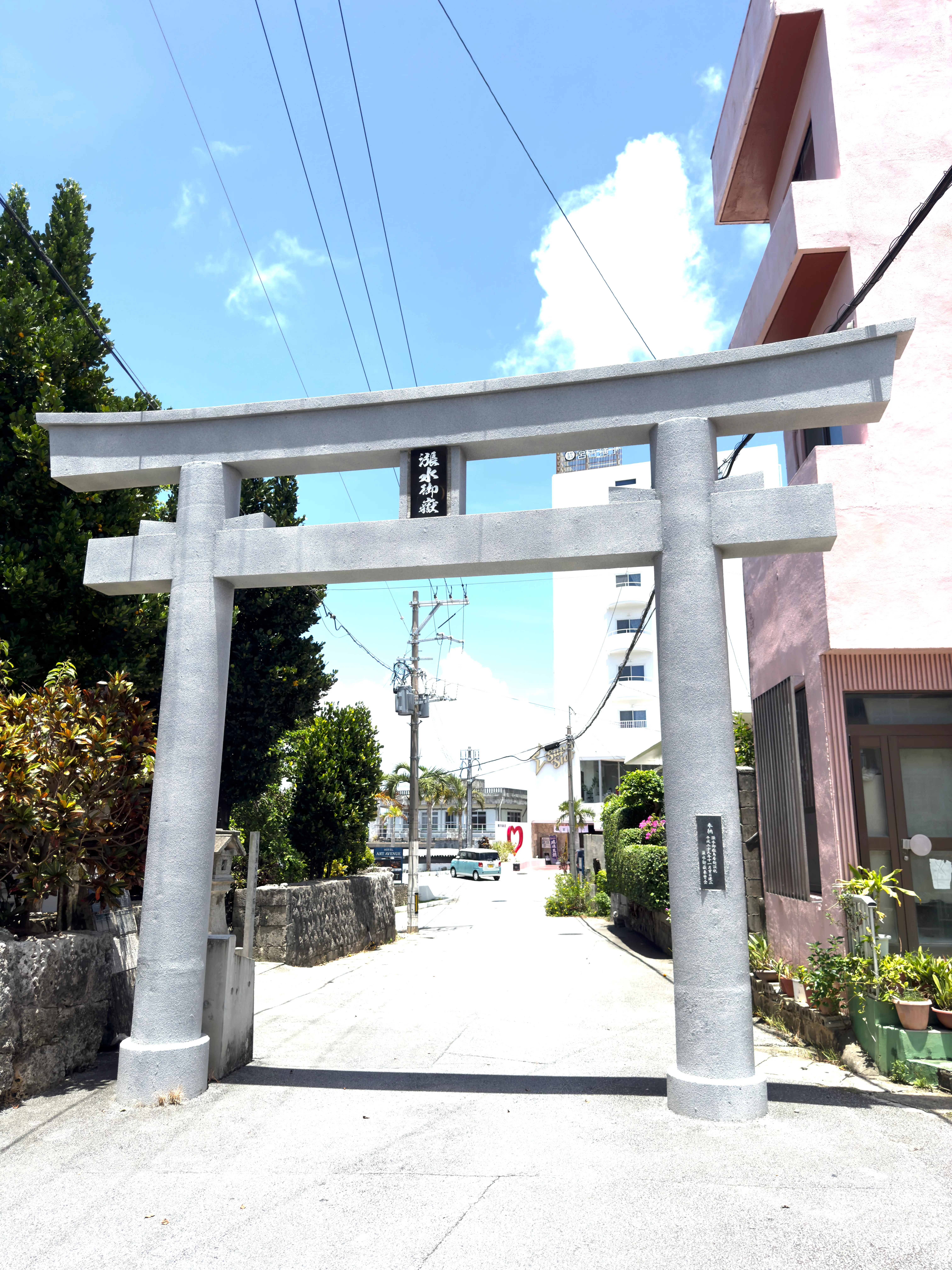 漲水御嶽の境内の様子