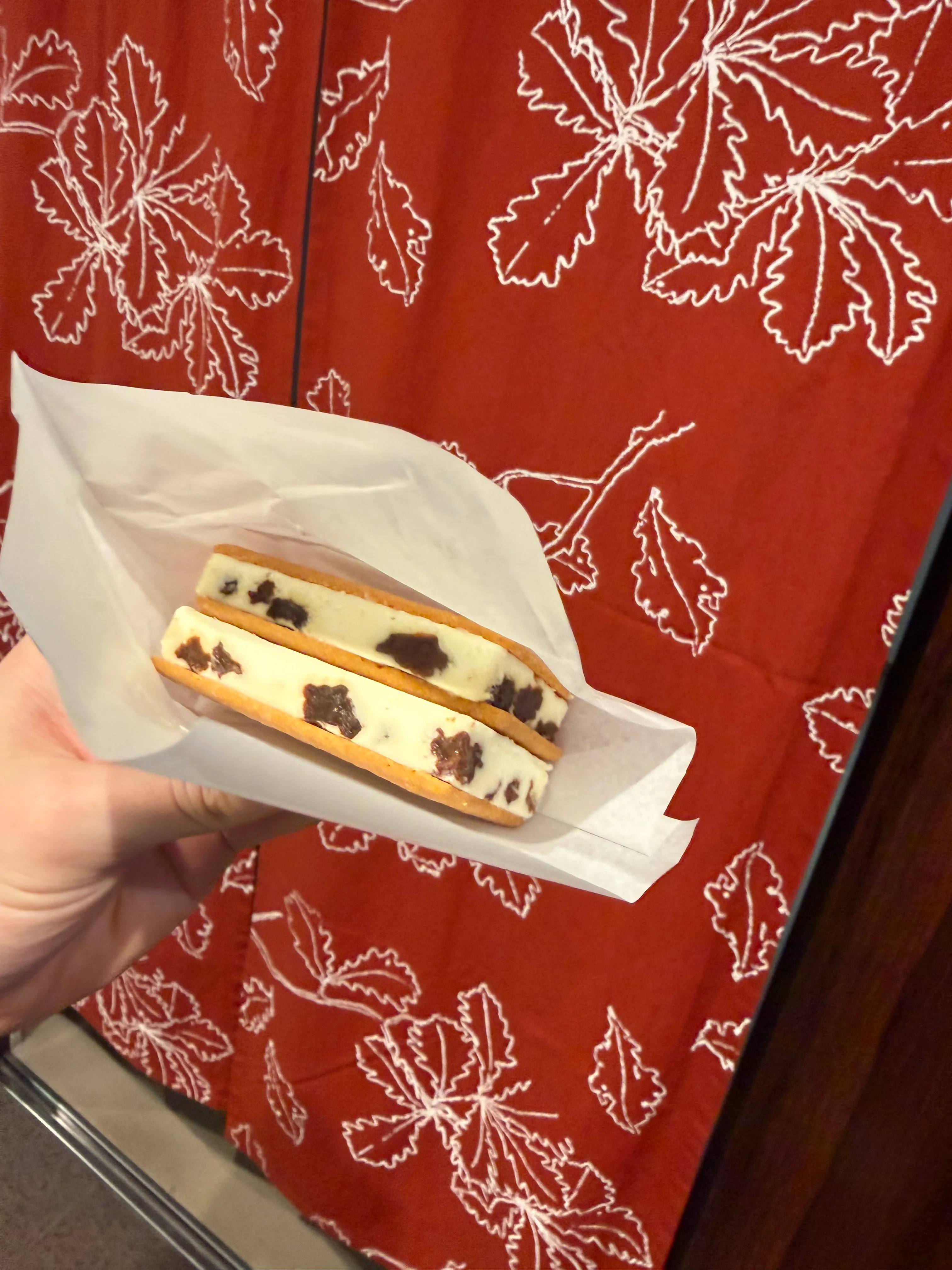 六花亭のアイスサンド